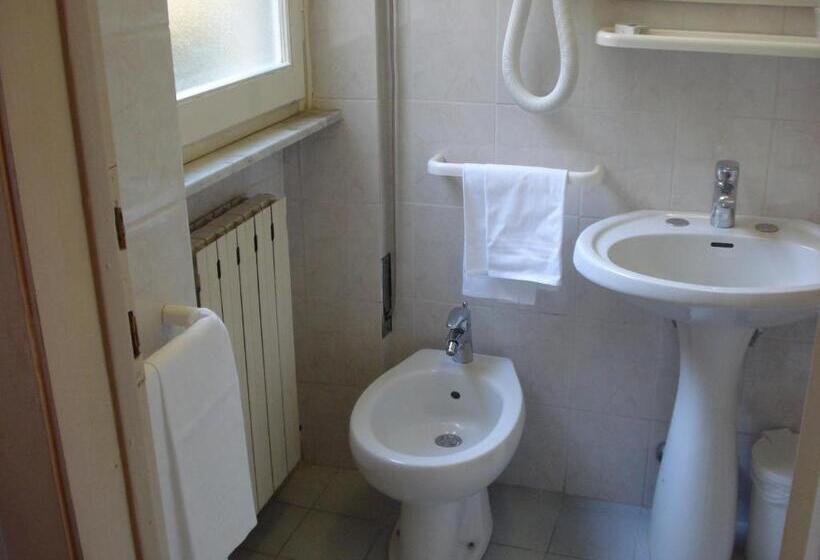 Comfort room with balcony, Ely