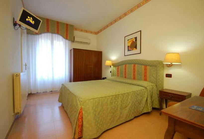 Comfort room with balcony, Ely