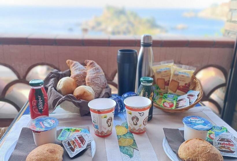 オーシャンビュースタンダードルーム, Mendolia Beach