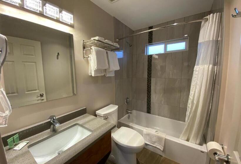 Люкс 2 Спальни, Sahara Courtyard Inn Osoyoos