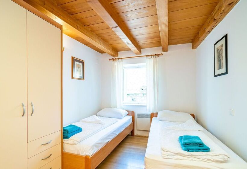 2침실 듀플렉스 아파트, Apartments Foteza