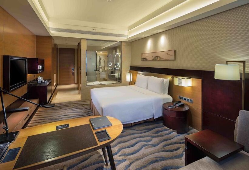 اتاق لوکس با چشم‌انداز دریا, Hilton Yantai Golden Coast