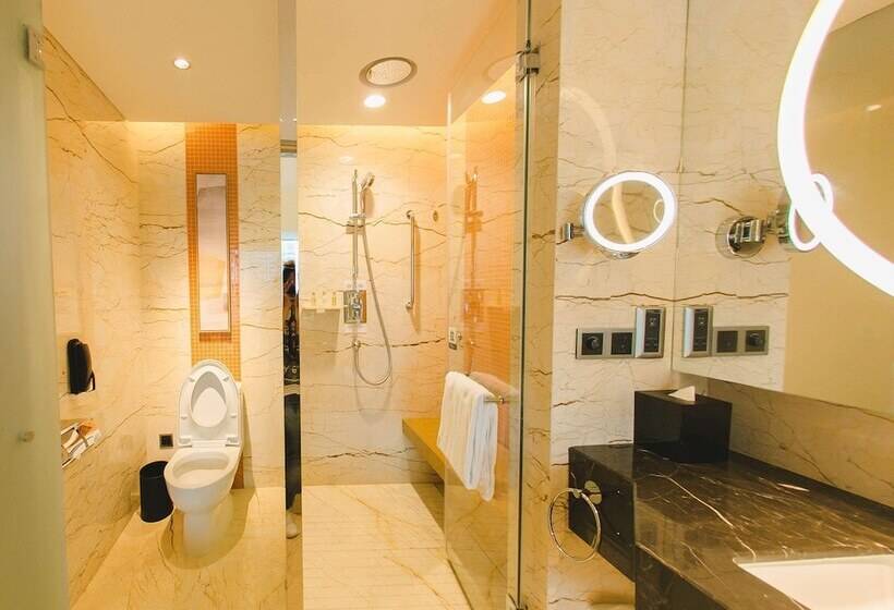 اتاق لوکس با چشم‌انداز دریا, Hilton Yantai Golden Coast