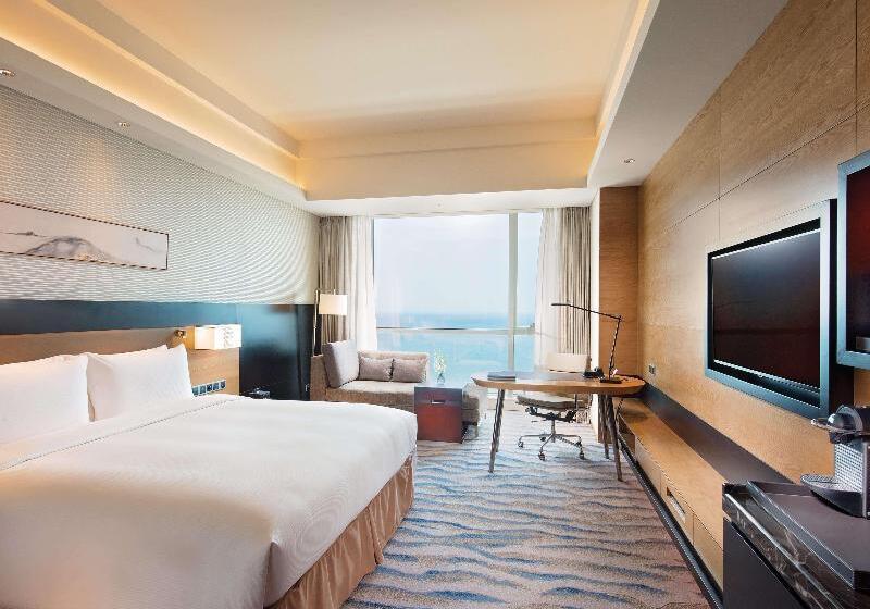 اتاق استاندارد با چشم‌انداز دریا, Hilton Yantai Golden Coast