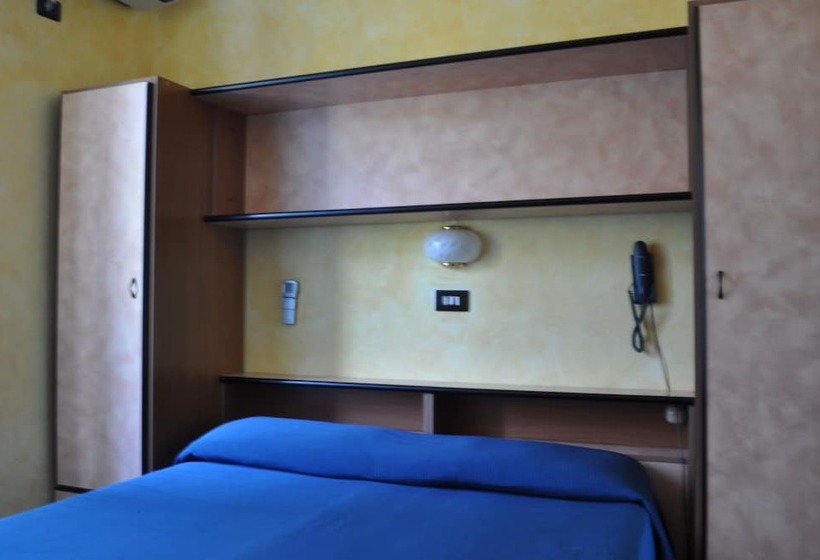 اتاق اکونومی, Roma