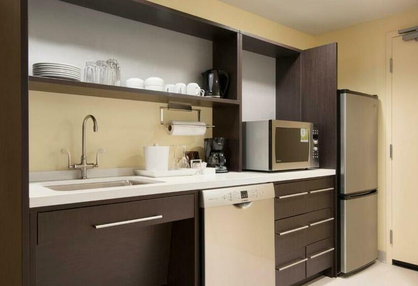 Люкс Адаптированный для Инвалидов, Home2 Suites By Hilton Fort St. John