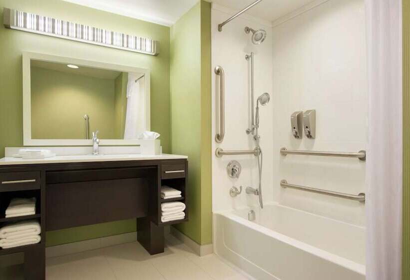 Люкс Адаптированный для Инвалидов, Home2 Suites By Hilton Fort St. John