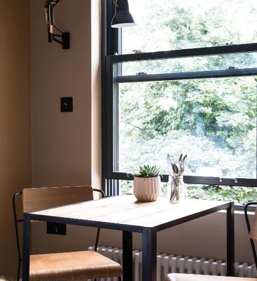 استوديو أساسي, Room2 Hammersmith Townhouse
