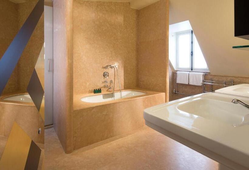 Suite, Saintmarc
