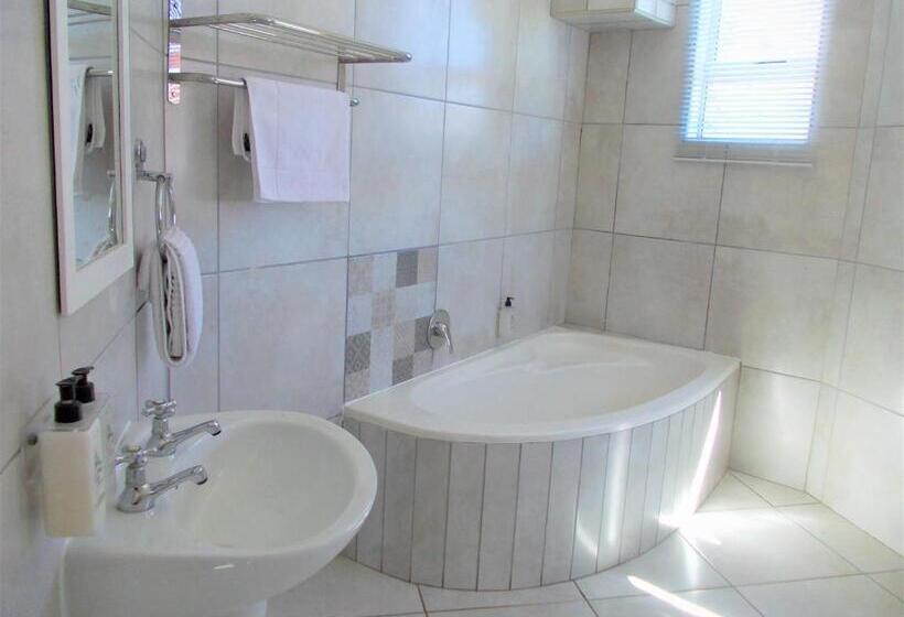 Люкс Вид на Сад, Point Village Hotel And Self Catering