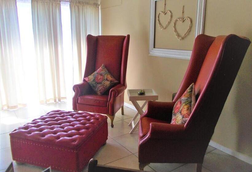 Люкс, Point Village Hotel And Self Catering