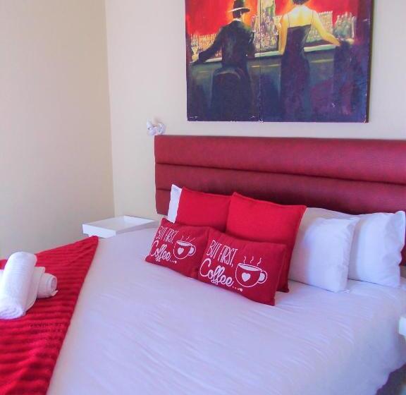 Люкс, Point Village Hotel And Self Catering