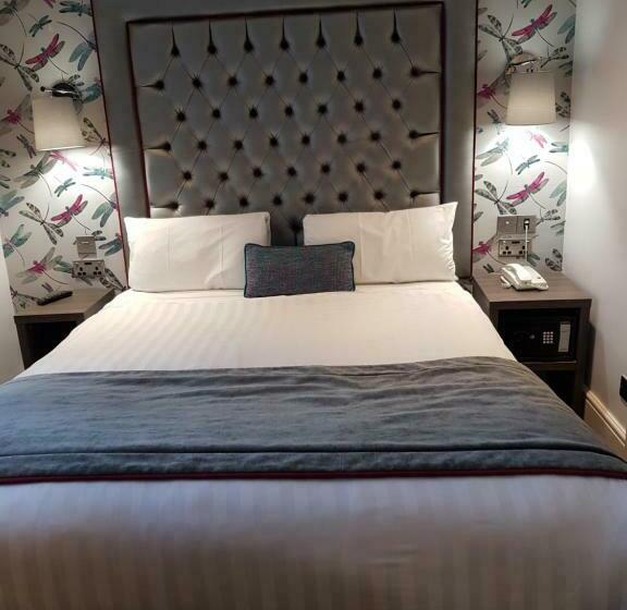 Quarto Deluxe, The Beverley Hotel London   Victoria