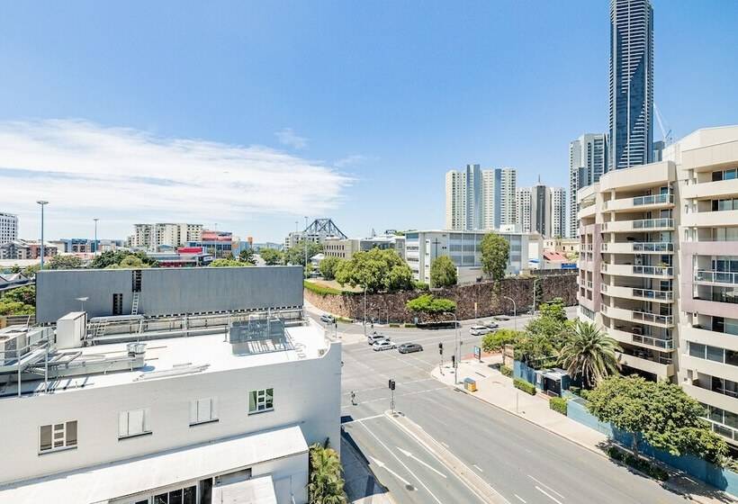 Кровать в Общей Комнате, Bunk Brisbane