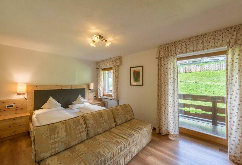 Quarto Estandar, La Stua
