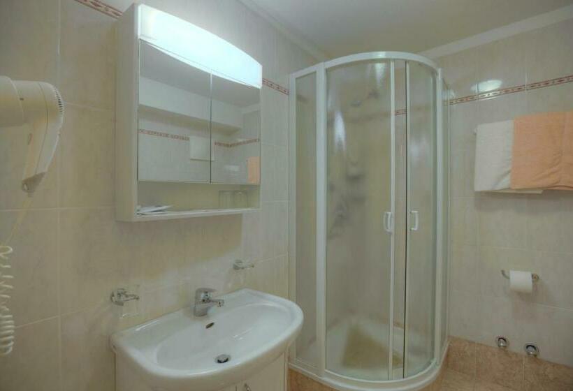 Quarto Estandar, La Stua