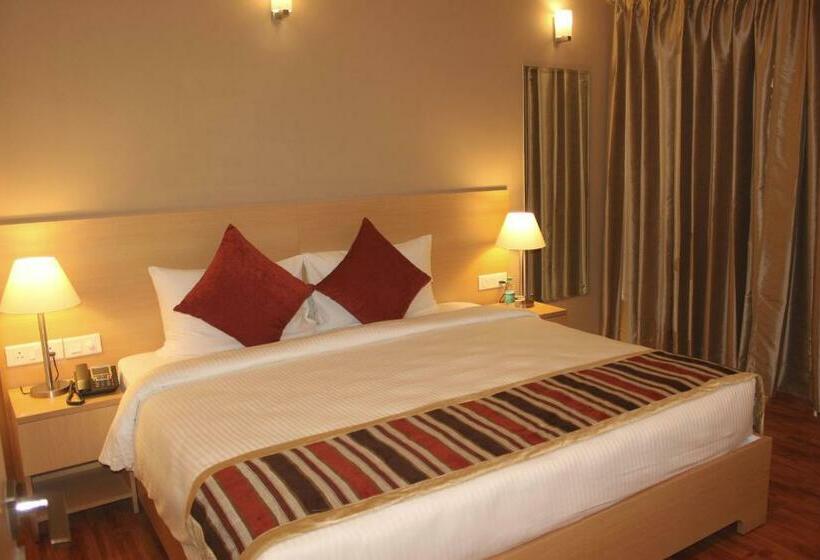 Люкс Повышенной Комфортности, Starlit Suites Kochi