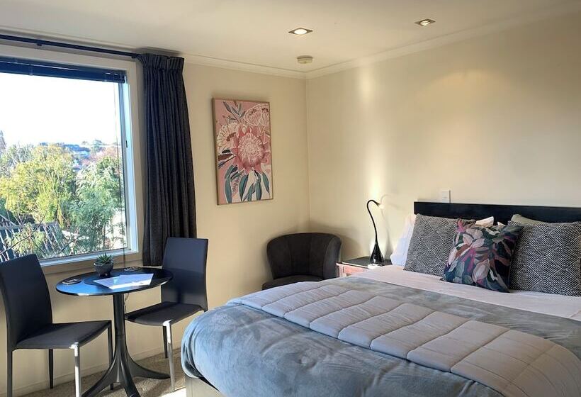 דירת חדר נוף לגינה, March Apartments