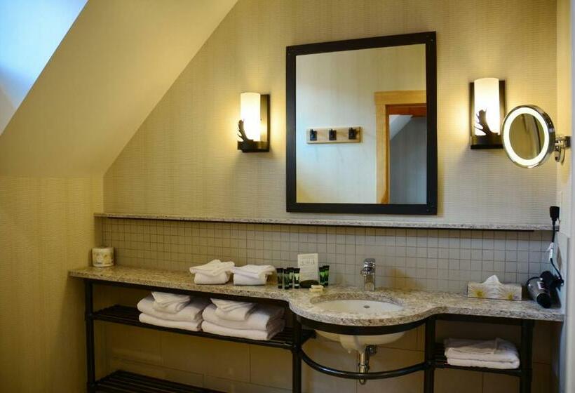 스위트, Moose Hotel And Suites