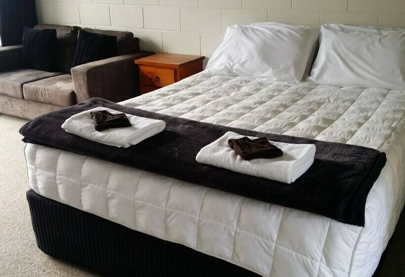 Студия Стандарт, Fountain Court Motel