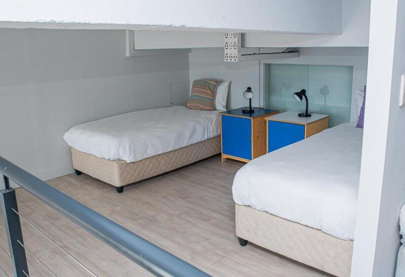 공동 객실, Mojo Hotel & Market