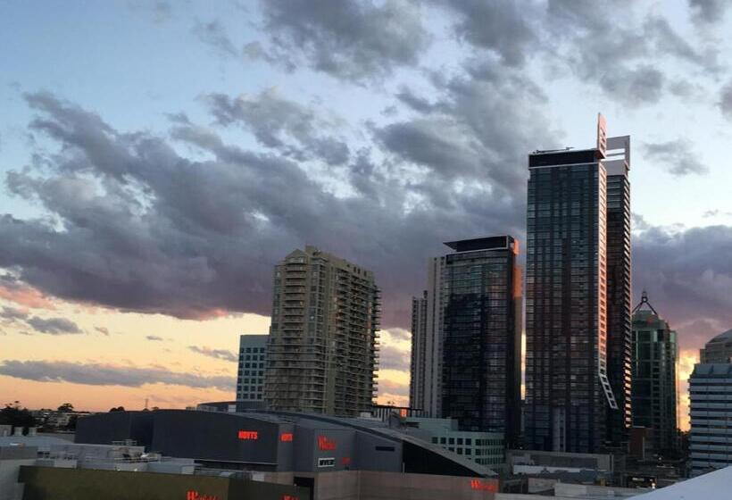 Апартаменты 2 Спальни с Балконом, Silkari Suites At Chatswood