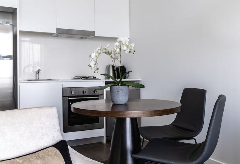 Студио Стандарт с Балконом, Silkari Suites At Chatswood