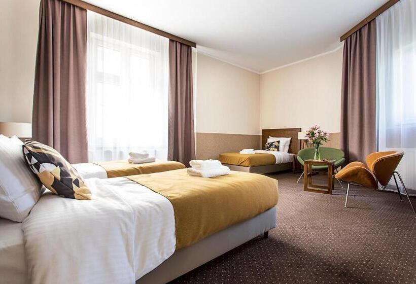 Трехместный Номер Стандарт Вид на Сад, Zulian Aparthotel By Artery Hotels