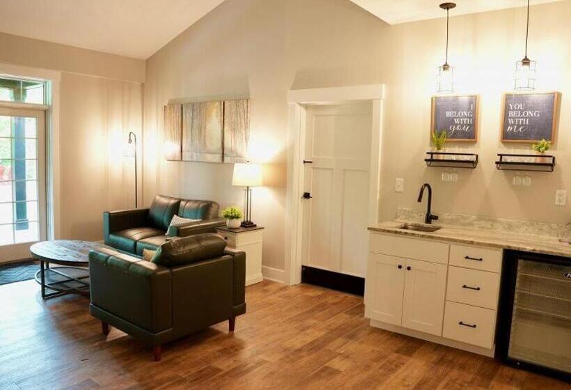 Люкс Deluxe Кровать Кинг, Tall Oaks Resort