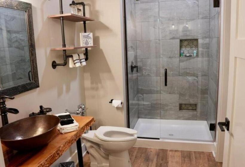 Люкс Deluxe Кровать Кинг, Tall Oaks Resort