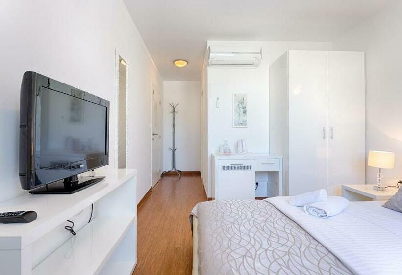 חדר אקונומי, Adriatic Queen Residence