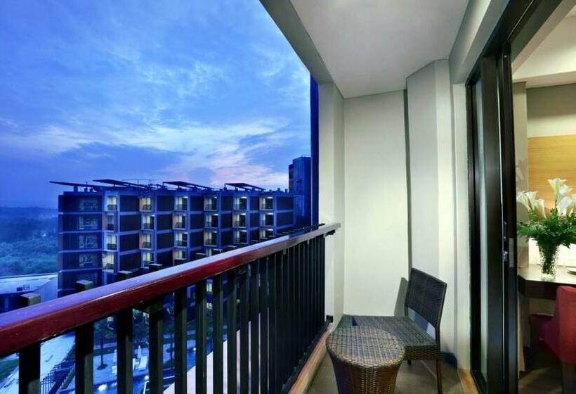 Номер Deluxe Вид на Горы, Aston Sentul Lake Resort & Conference Center