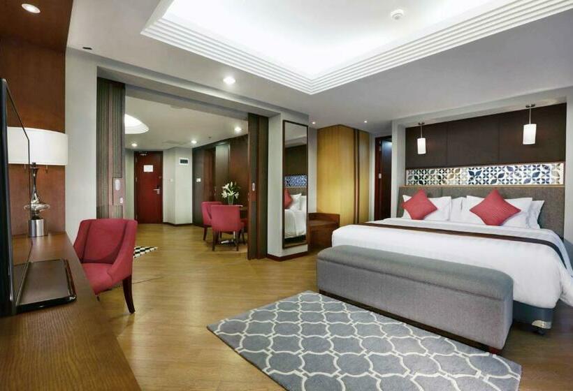 Люкс, Aston Sentul Lake Resort & Conference Center