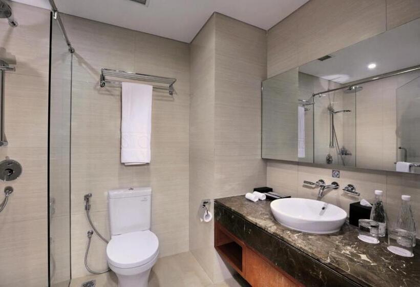 Номер Deluxe Вид на Бассейн, Aston Sentul Lake Resort & Conference Center