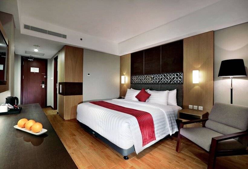 Номер Deluxe Вид на Бассейн, Aston Sentul Lake Resort & Conference Center