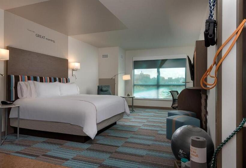 适合残疾人士使用的带超级大床的标准间, Even Hotel Omaha Downtown   Old Market, An Ihg
