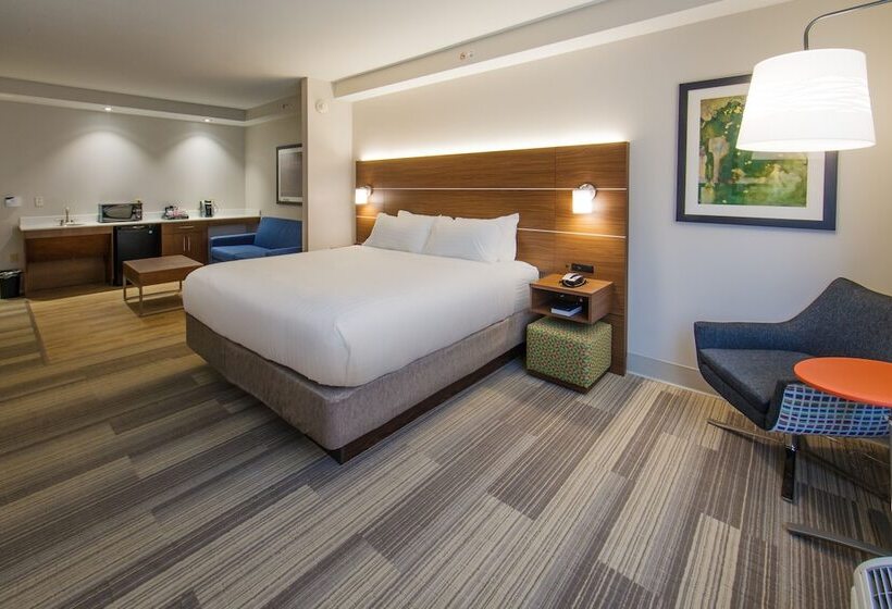 סוויטה מותאמת לאדם עם מוגבלויות, Holiday Inn Express Gatlinburg Downtown, An Ihg