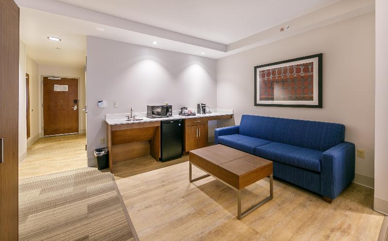 חדר סטנדרט עם מיטת קינג, Holiday Inn Express Gatlinburg Downtown, An Ihg