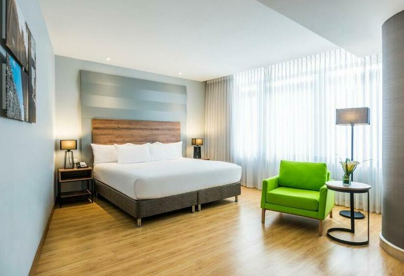 스탠다드 룸 킹사이즈 침대, La Quinta By Wyndham Medellin