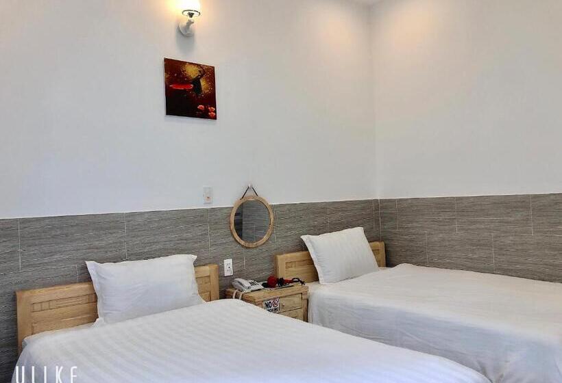 اتاق استاندارد سه تخته با چشم‌انداز باغ, Villa   Hotel Nam Khang 2 Dalat