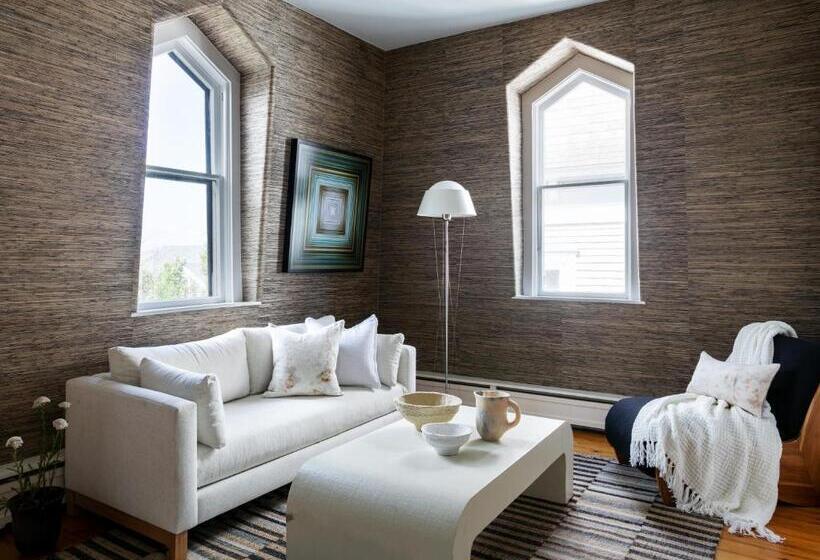 스위트 킹사이즈 침대, The Swain House At 21 Broad