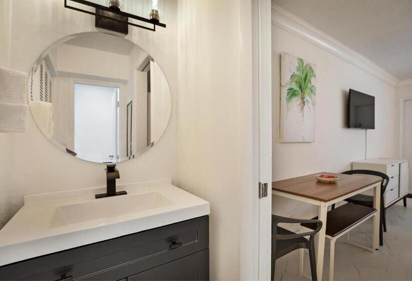 Deluxe Studio, La Mer Suites