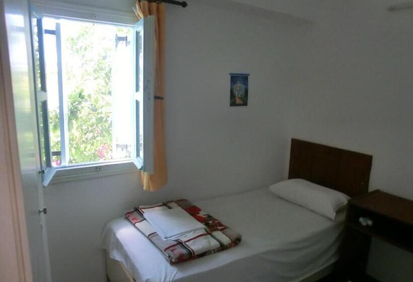 エコノミートリプルルーム, Santorini Camping & Hostel