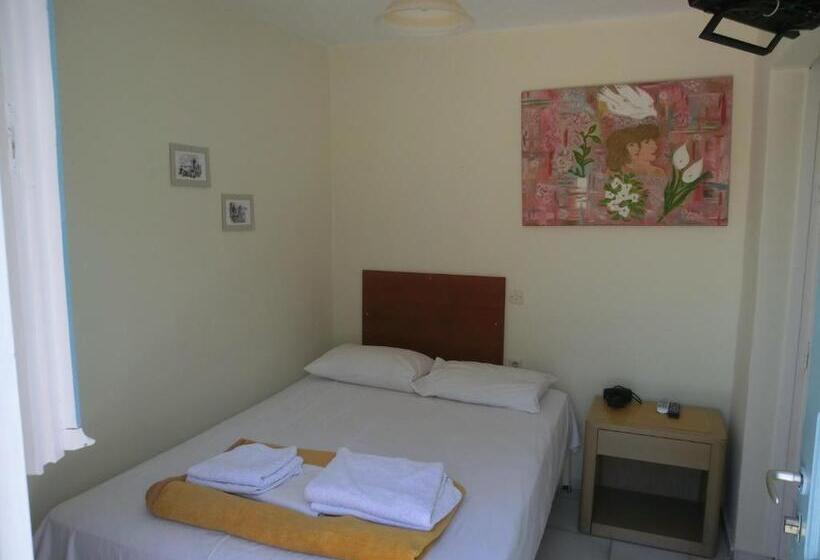 スタンダードルーム, Santorini Camping & Hostel