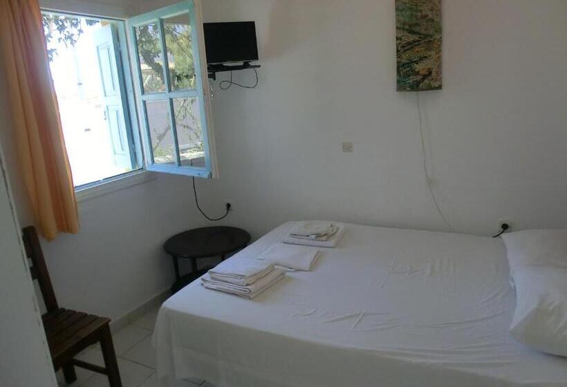 エコノミー４人部屋, Santorini Camping & Hostel