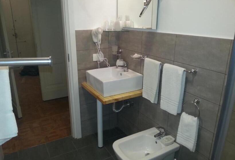 غرفة كومفورت ثلاثية, Umberto House Catania