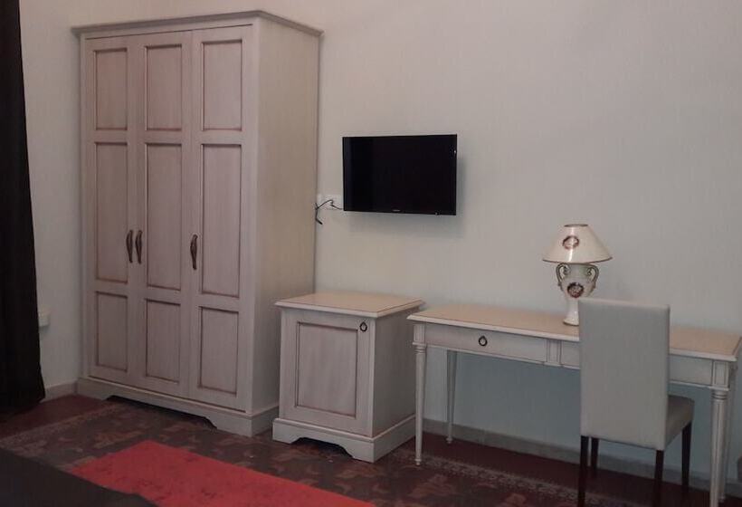 غرفة قياسية رباعية, Umberto House Catania