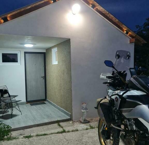 标准间, Conacul Ancuței   Sweet Home