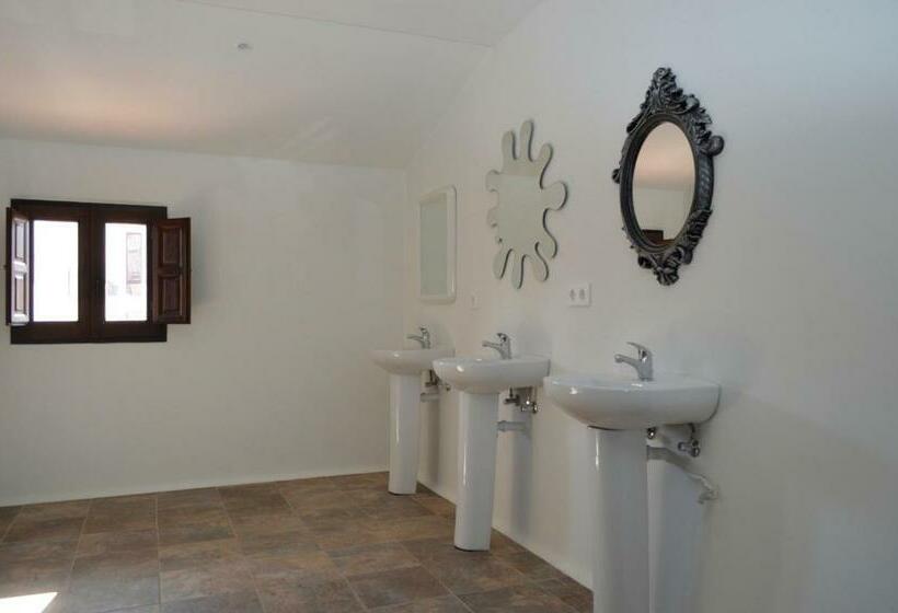 ルームシェアのワンベッド, Albergue Gares