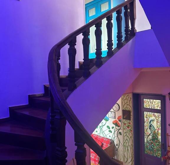 تختخواب در اتاق مشترک, Napoli Nataxtari Hotel,pool,bar
